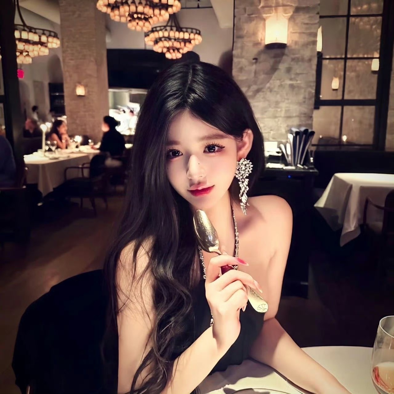 乌鲁木齐伴游女生蓝盈盈的资料