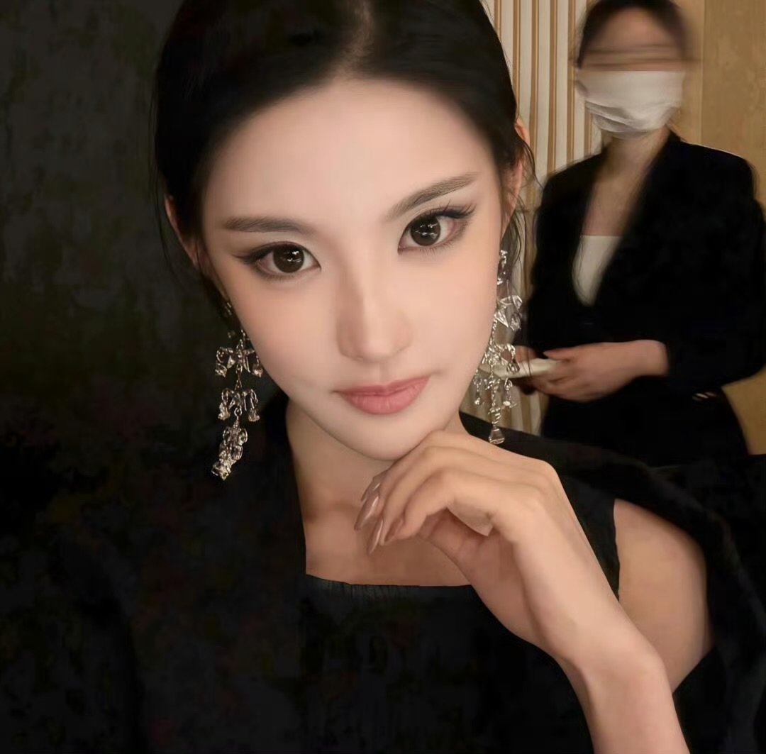 乌鲁木齐伴游女生 | Isabella Chen的资料
